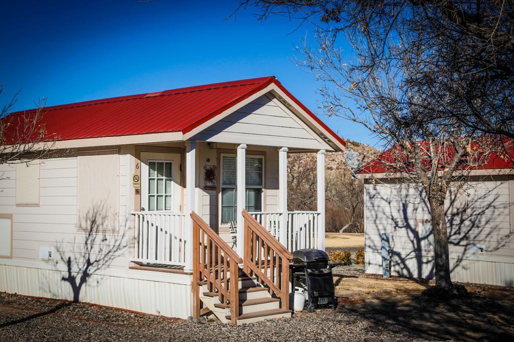 Verde Valley One-Bedroom Park Model Cabin 13 Cottonwood Exterior photo